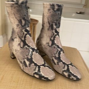 Stuart Weitzman Yuliana 60 Bootie